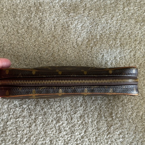 Louis Vuitton pouch - Picture 9 of 16